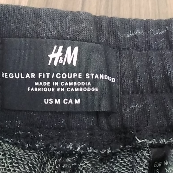 Jogging shorts - Picture 2 of 3